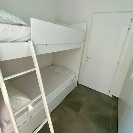 Daire Sunset Beach 3 Bedroom Seaside Apartment