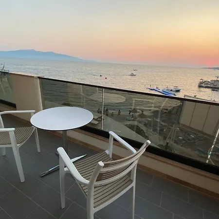 Daire Sunset Beach 3 Bedroom Seaside Apartment Saranda