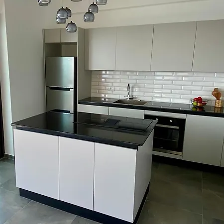 Daire Sunset Beach 3 Bedroom Seaside Apartment