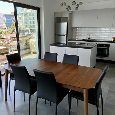 Sunset Beach 3 Bedroom Seaside Apartment *