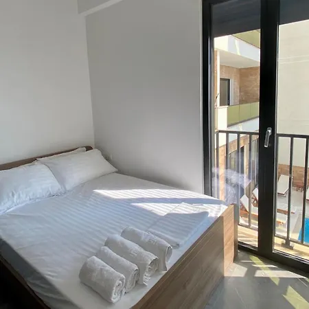 Sunset Beach 3 Bedroom Seaside Apartment